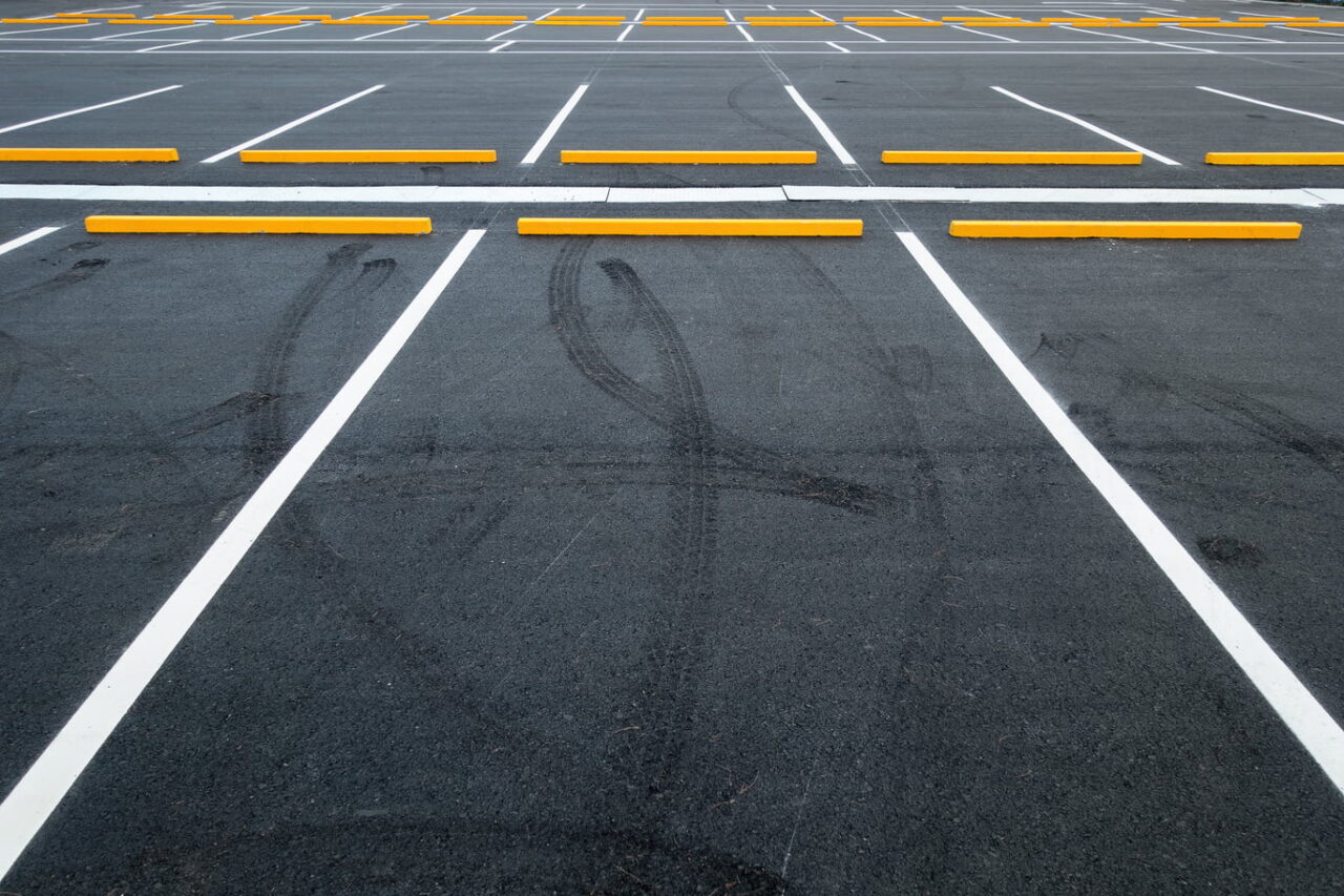 Asphalt-Parking-Lot-Paving